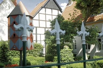 Heimathaus Bevergern von außen durch Zaun