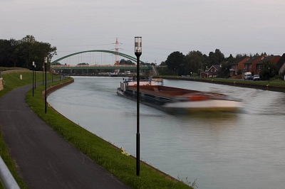 Schiff auf dem Dortmunf Ems Kanal, Verschwommenes Schiff